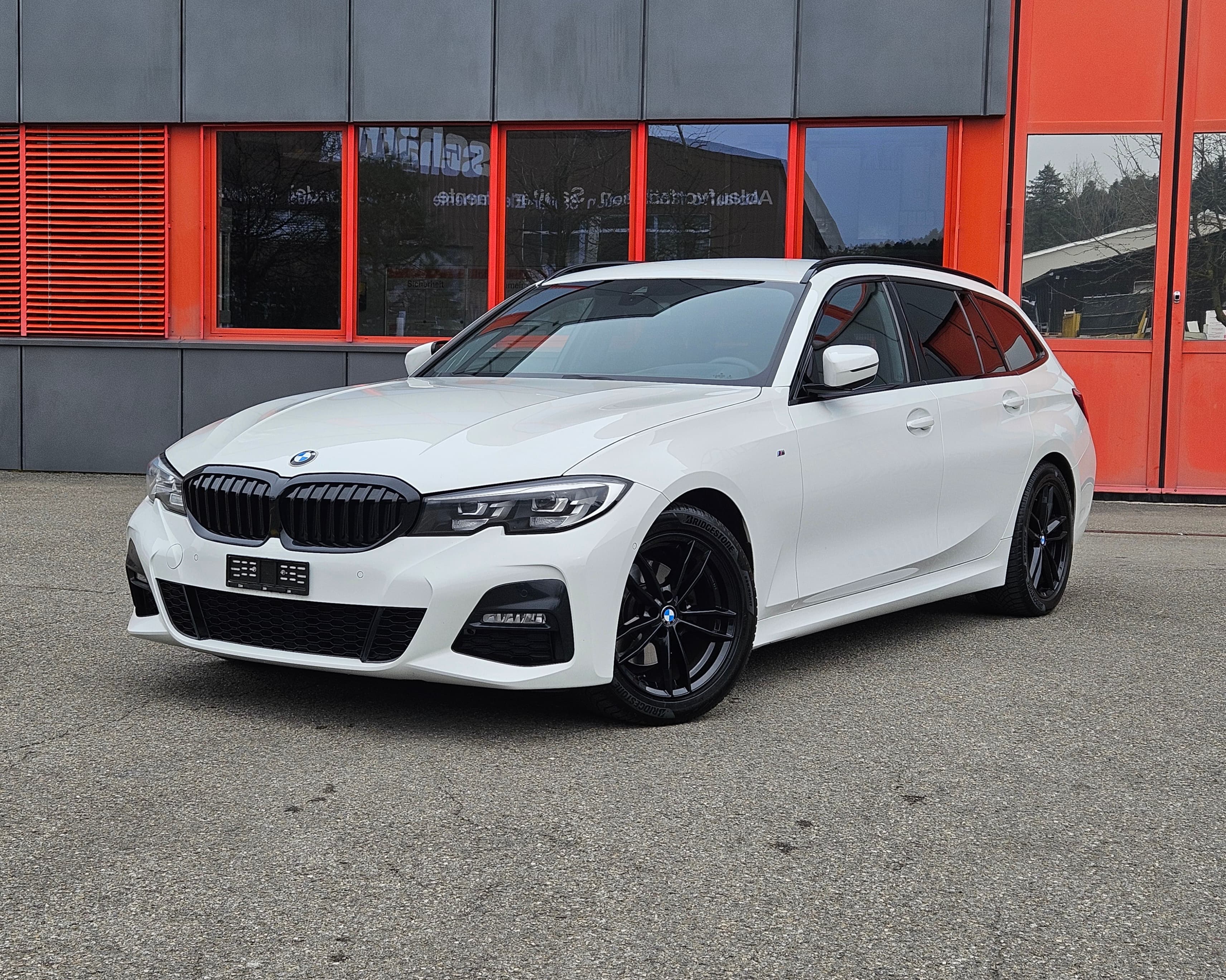 BMW 320i 2021 - View 2