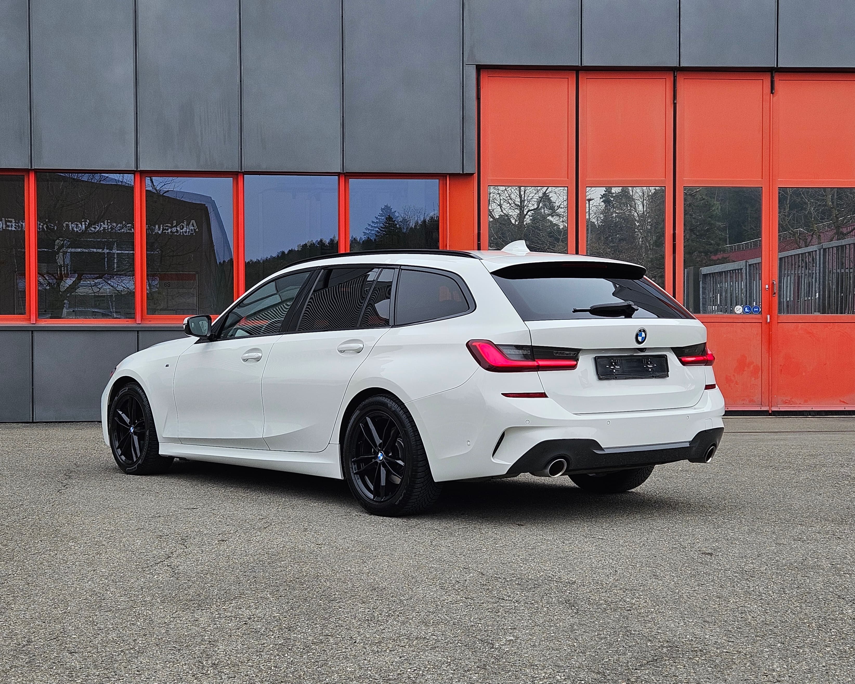 BMW 320i 2021 - View 4