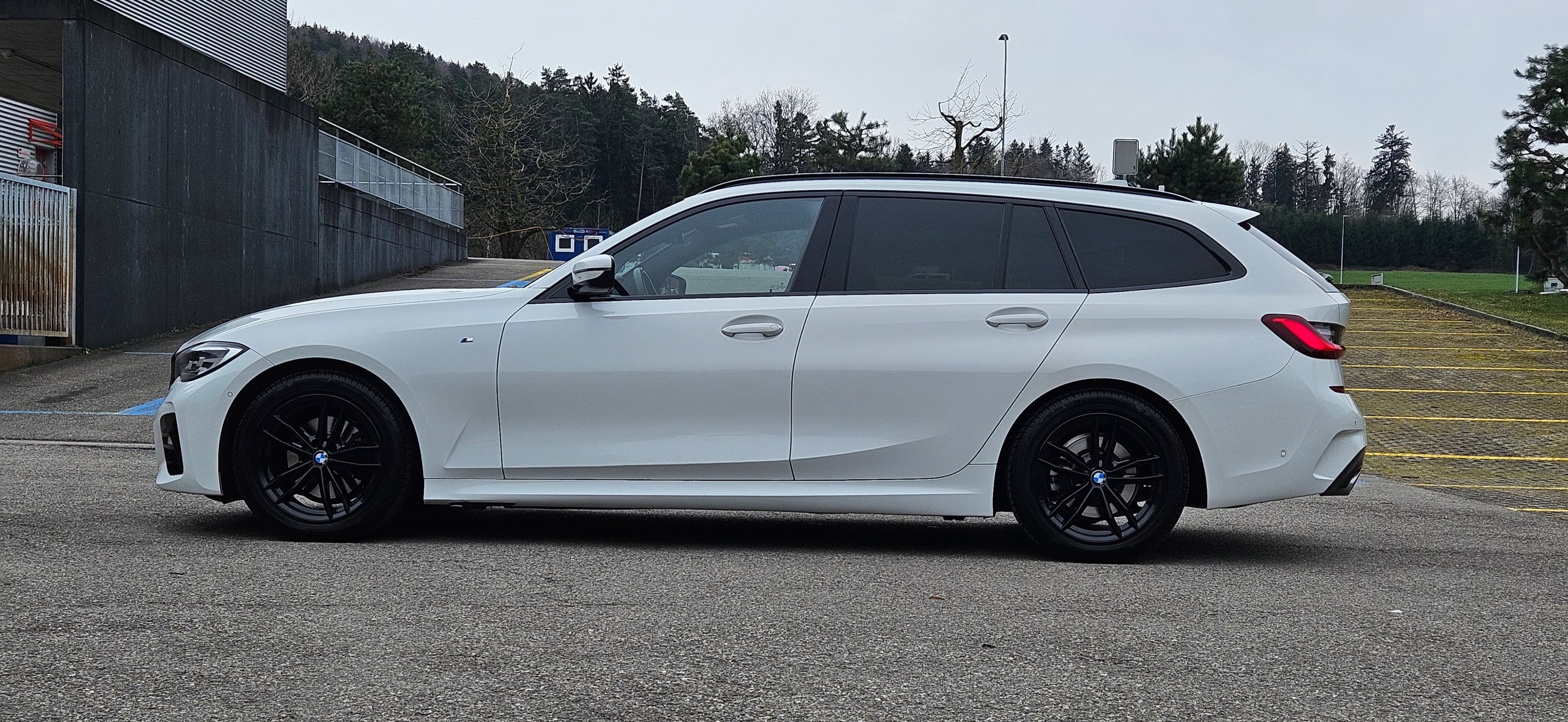 BMW 320i 2021 - View 6