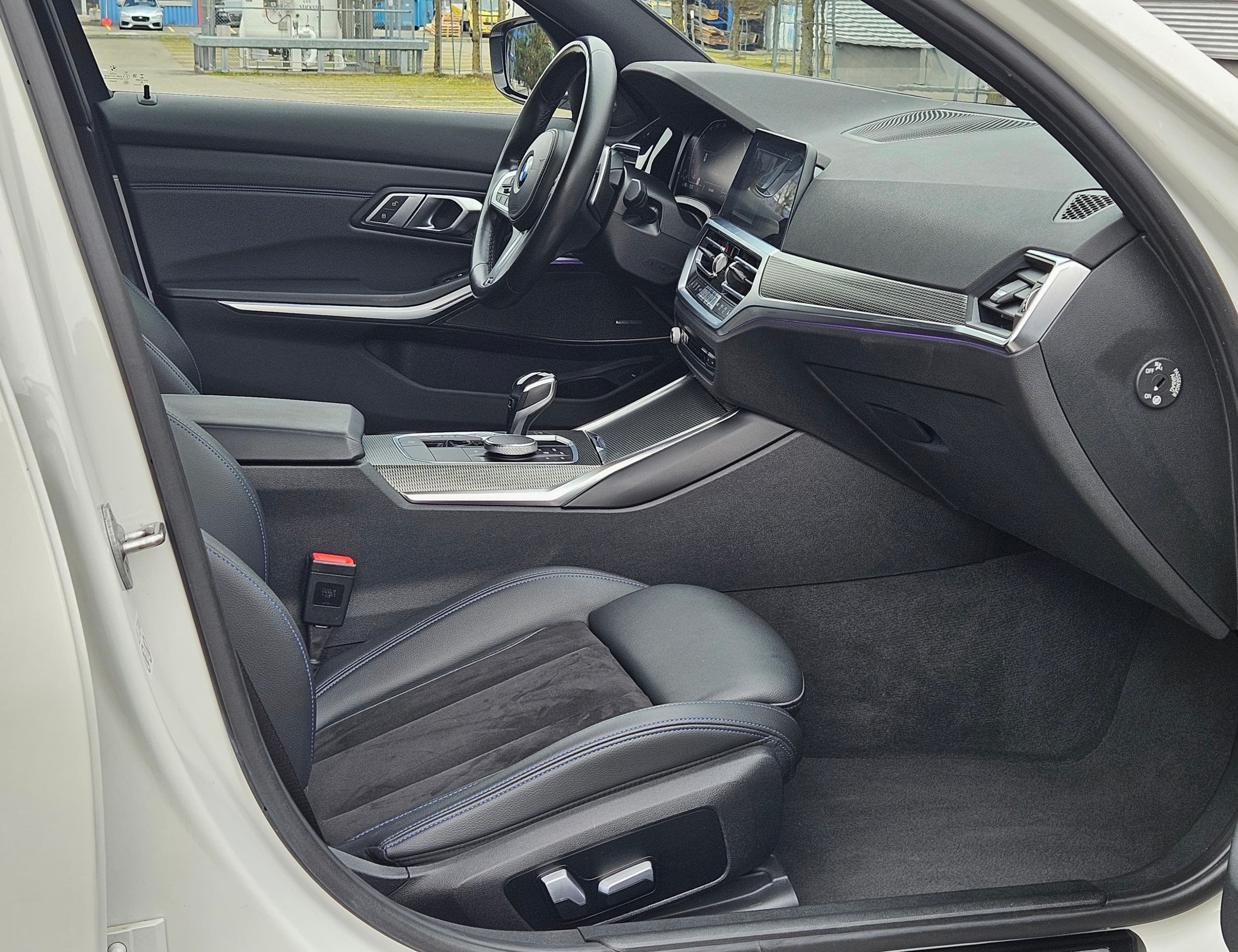 BMW 320i 2021 - View 9